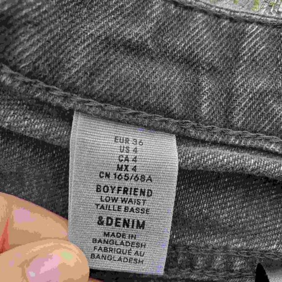 NWT H&M Women's Black Distressed Boyfriend Jeans - Picture 2 of 5